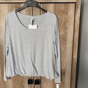 Grace & Karma Long Sleeve Scoop Neck Top NWT